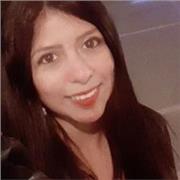 Profesora que dicta clases para todas la edades y para maestría